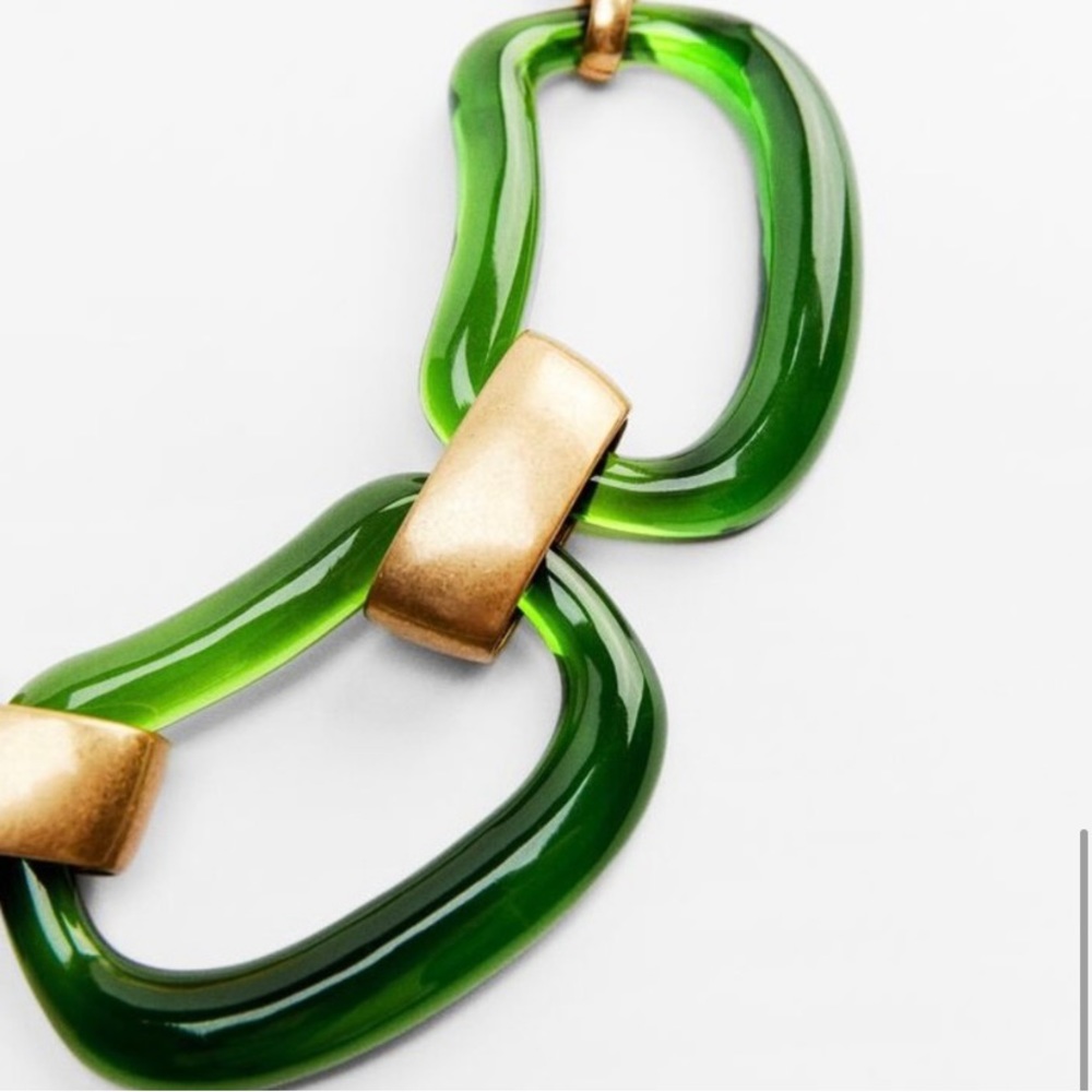 Green Chain-Link Statement Belt by - Picture 5 of 6